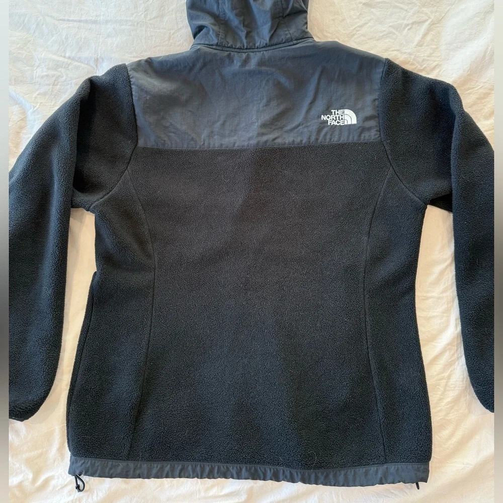 The North Face Women’s Black Fleece Jacket - Picture 2 of 6